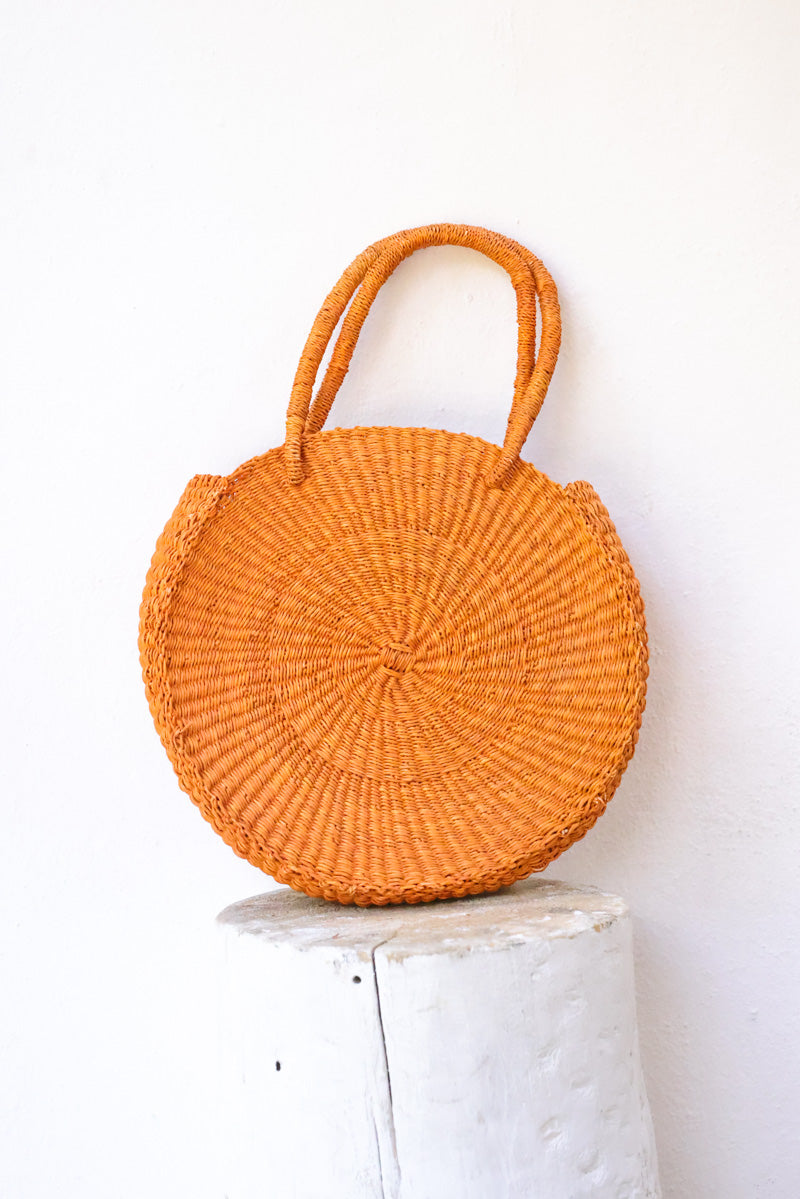 Bolso redondo Lua - País: Ghana  Material: Elephant grass  Medidas: 30x10cm