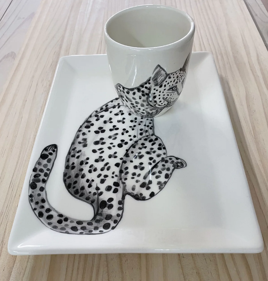 Conjunto de vaso y bandeja leopardo