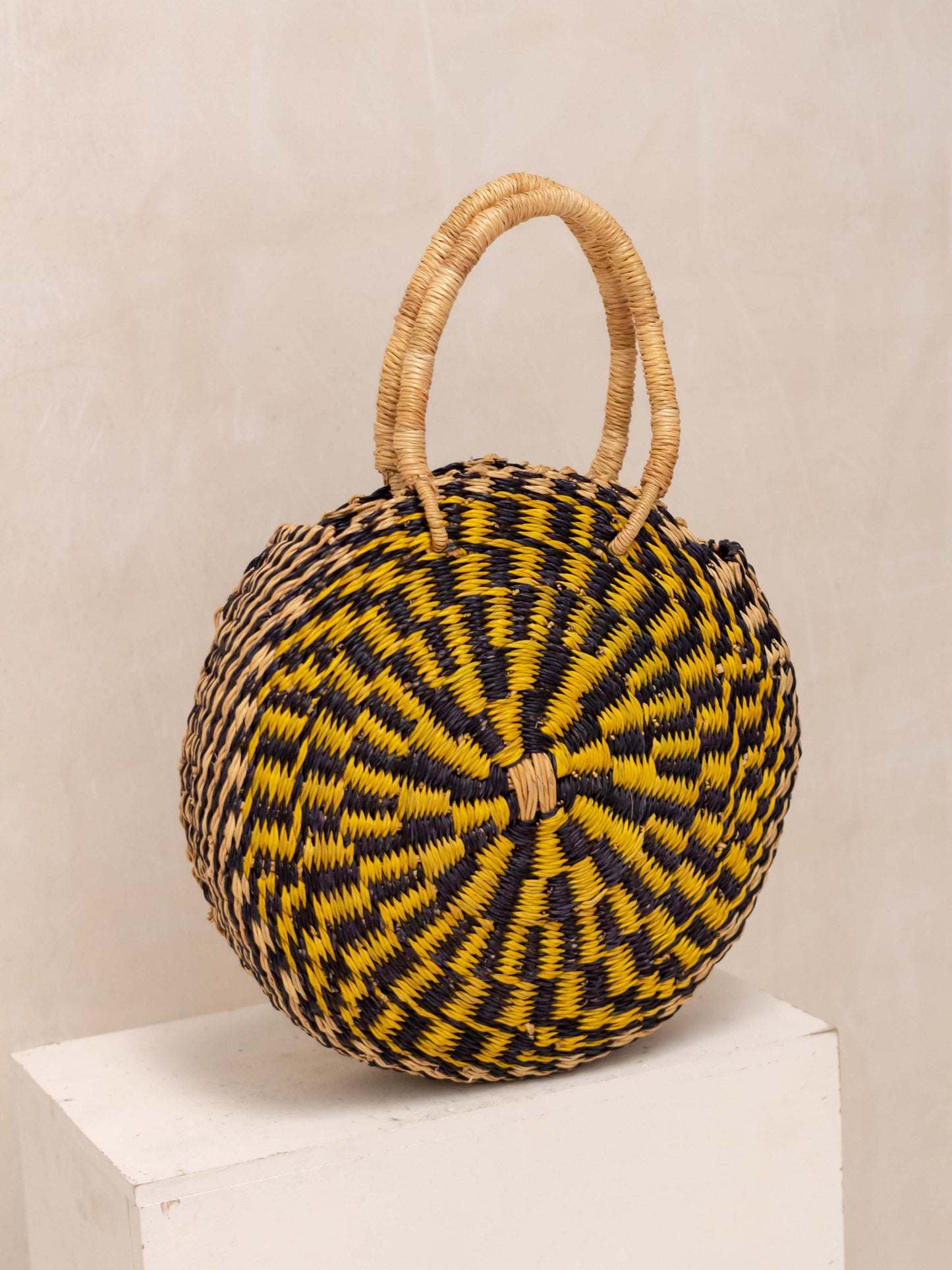 Bolso redondo Foodo - País: Ghana  Material: Elephant grass  Medidas: 31x8cm