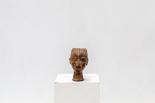 Cabeza Ife Amuda - País: Nigeria  Material: Aleación de bronce  Medidas: 10X11X15cm